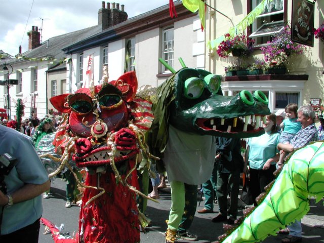 redandgreendragonsinthefestivalparade.jpg